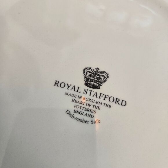 Royal Stafford Christmas Santa's Workshop Dinner Plates Set of 2 New 10.75" - Picture 5 of 7